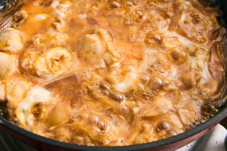 半熟状になるまで30秒程度煮る